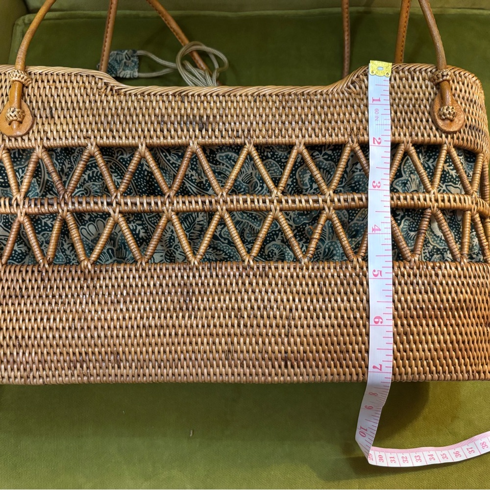 Handcrafted Rattan Ata Bag - Picture 7 of 8